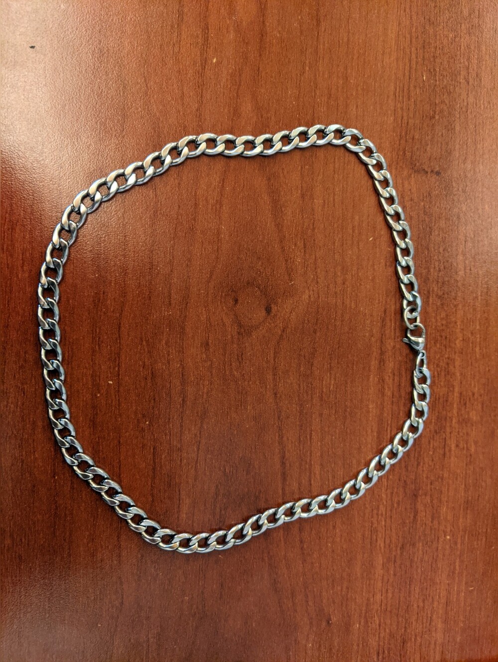 Chain necklace.